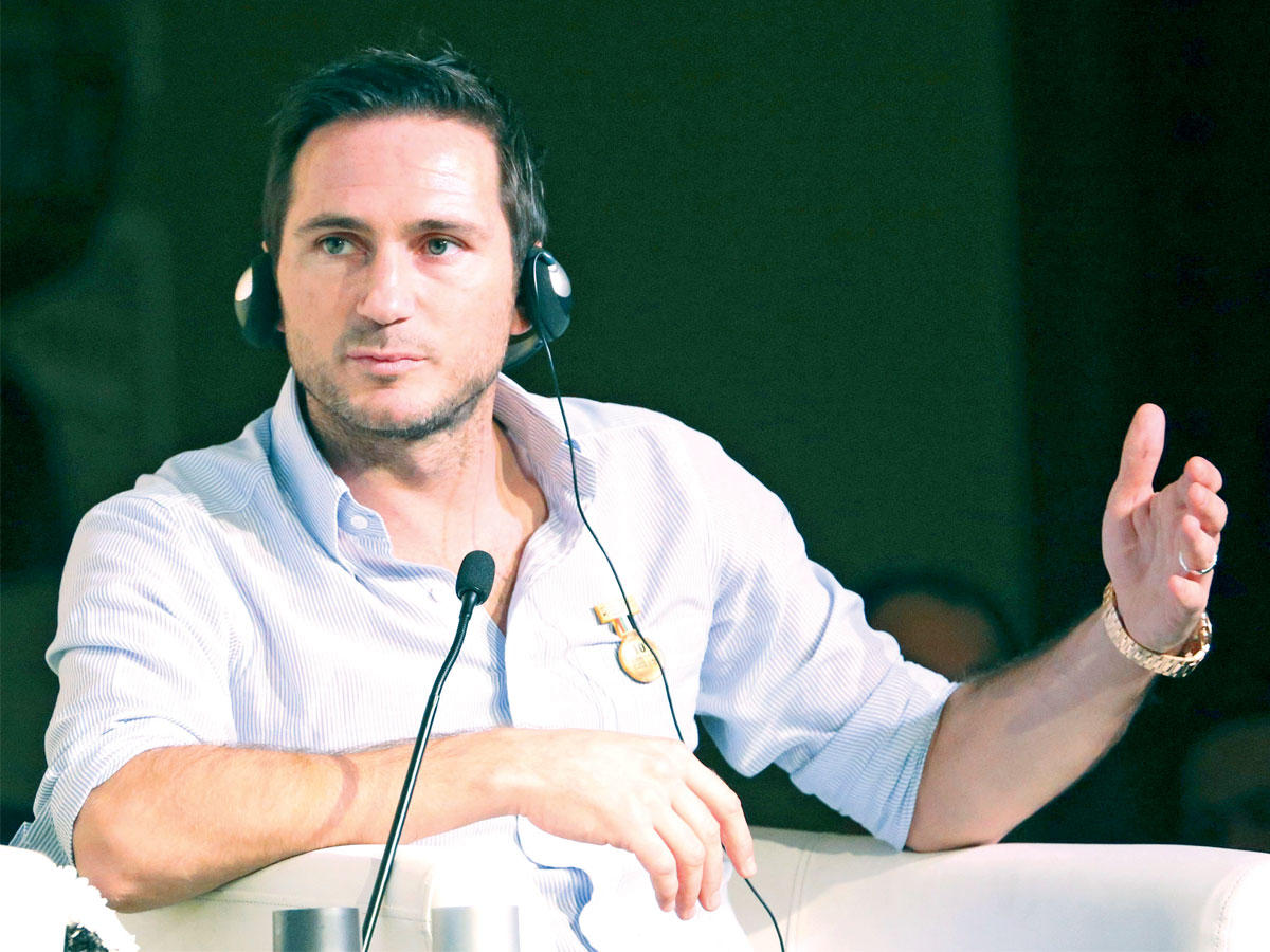 اللاعب الانكليزي الدولي السابق فرانك لامبارد