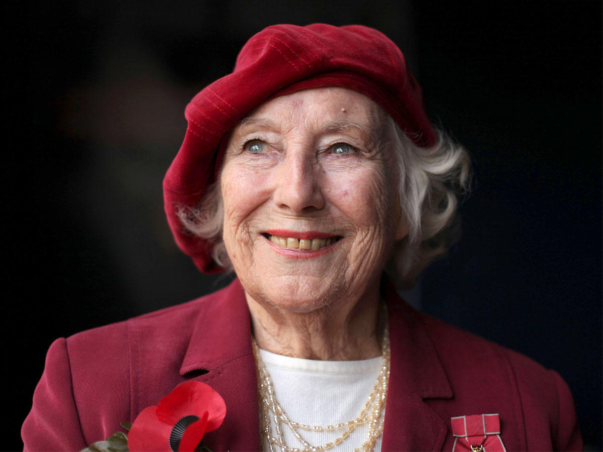  المغنية البريطانية فيرا لين