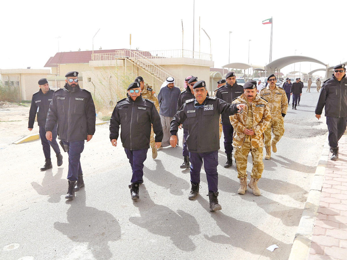 الفهد خلال الجولة التفقدية للمنافذ الحدودية الشمالية أمس