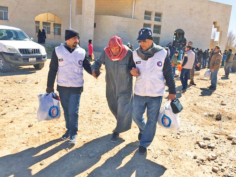 جانب من حملة الهلال الأحمر لتوزيع المساعدات في الأردنn