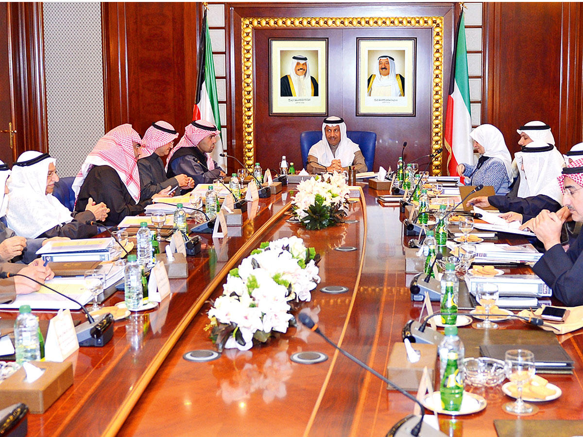 المبارك مترئساً اجتماع المجلس الأعلى للبترول أمس