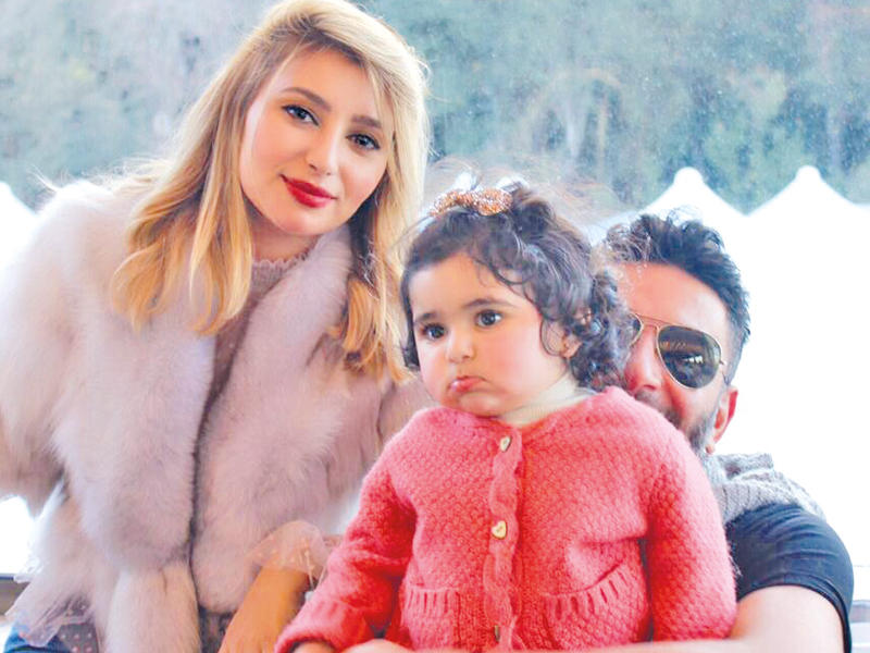 الفنان زياد برجي في صورة عائلية