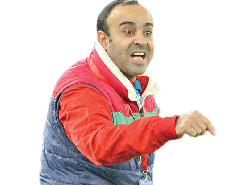  نائب رئيس جهاز الكرة في فريق الكويت عادل عقلة