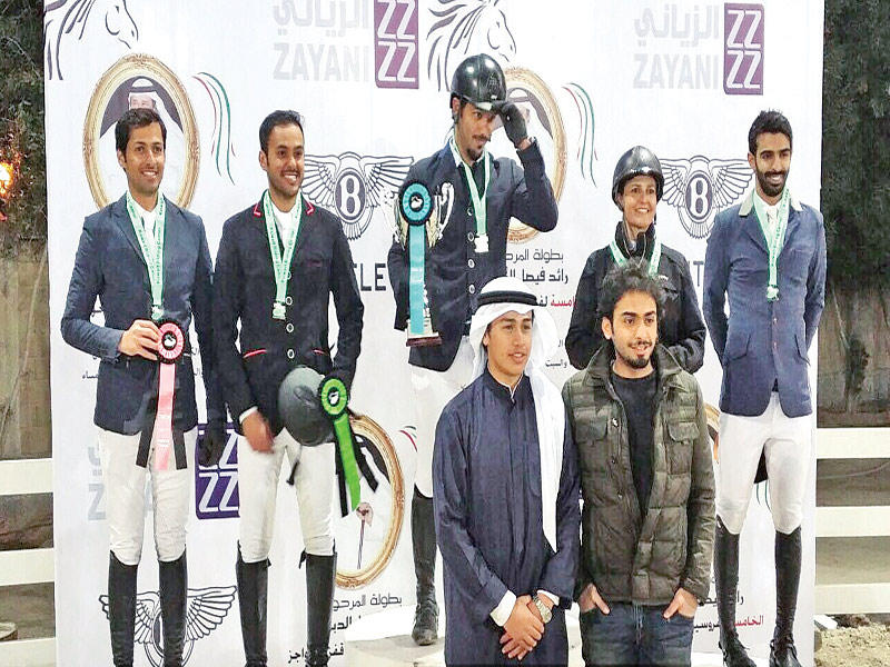 الأبطال على منصة التتويج