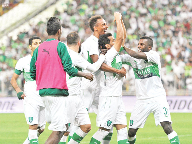 لاعبو الأهلي يحتفلون بالفوز