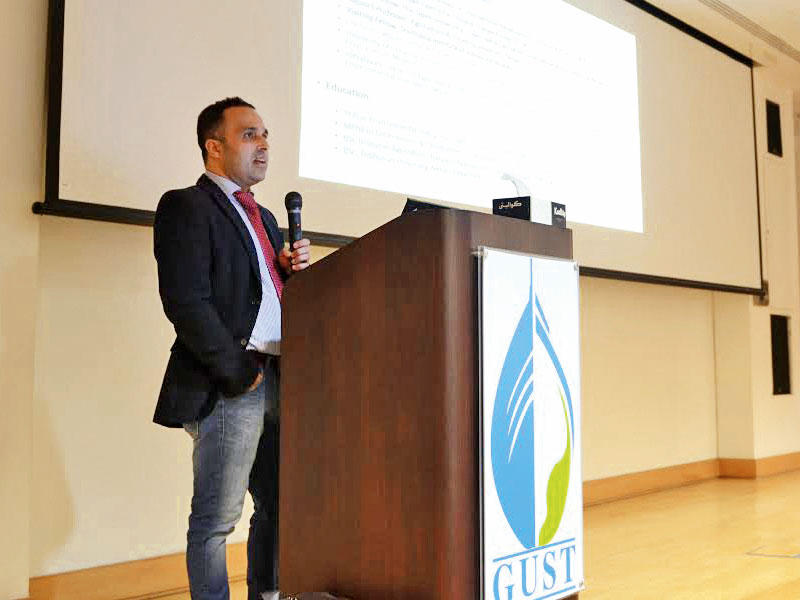 مارتن روزنستوك متحدثاً