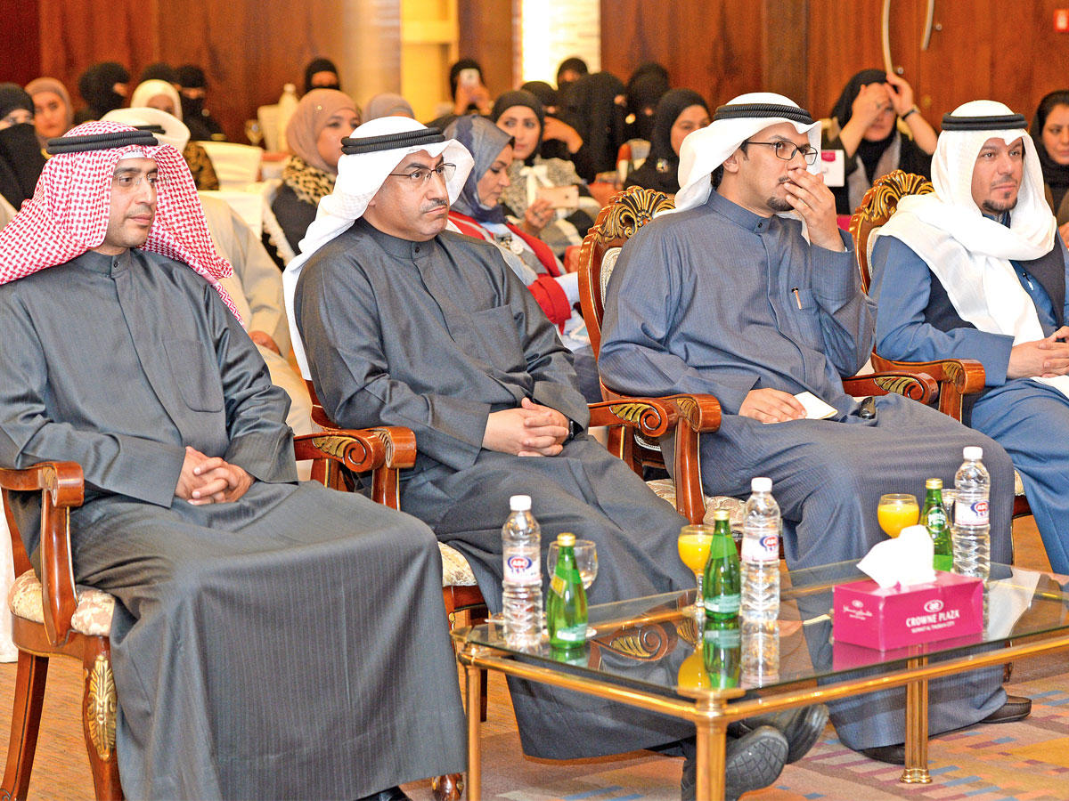 الفارس والأثري ويبدو الهطلاني والعوضي خلال لقاء نقابة تكنلوجيا التعليم      (تصوير نوفل إبراهيم)