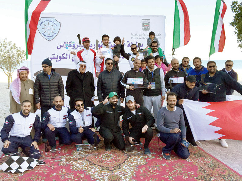 اللواء الفهد والفودري يتوسطان الفرق الفائزة