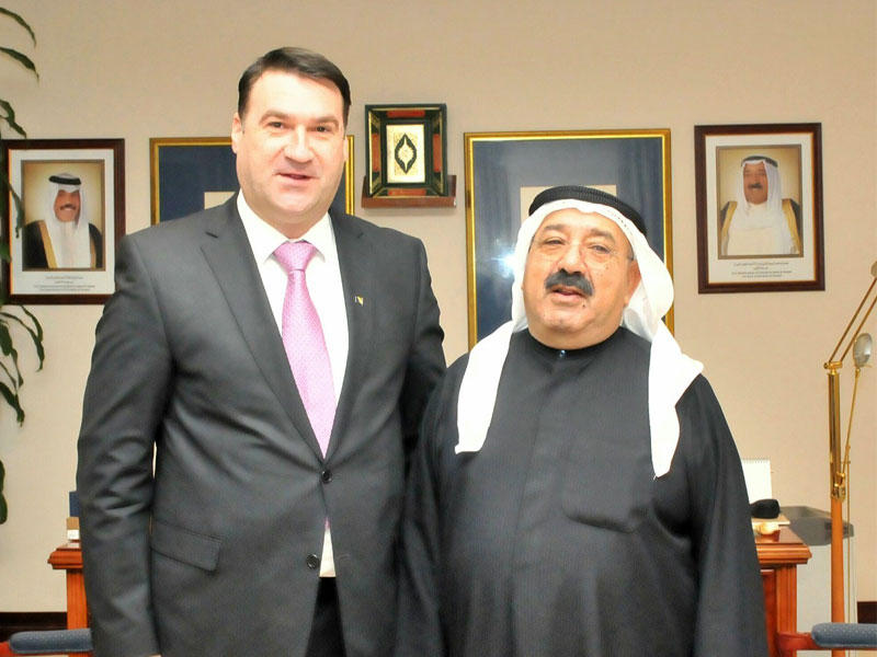 وزير شؤون الديوان الأميري الشيخ ناصر صباح الأحمد الصباح يستقبل سفير البوسنة والهرسك محمد خليلوفيتش