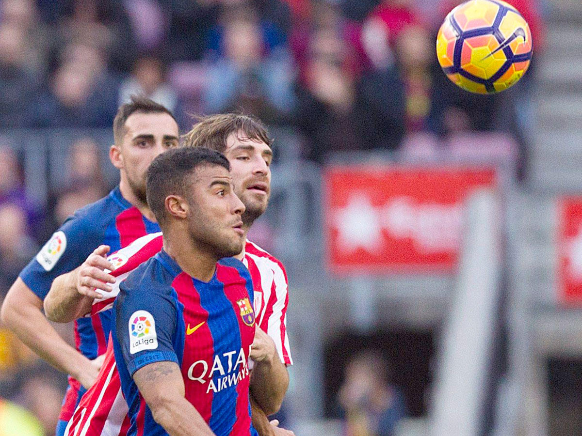  رافينيا لاعب نادي برشلونة الاسباني 