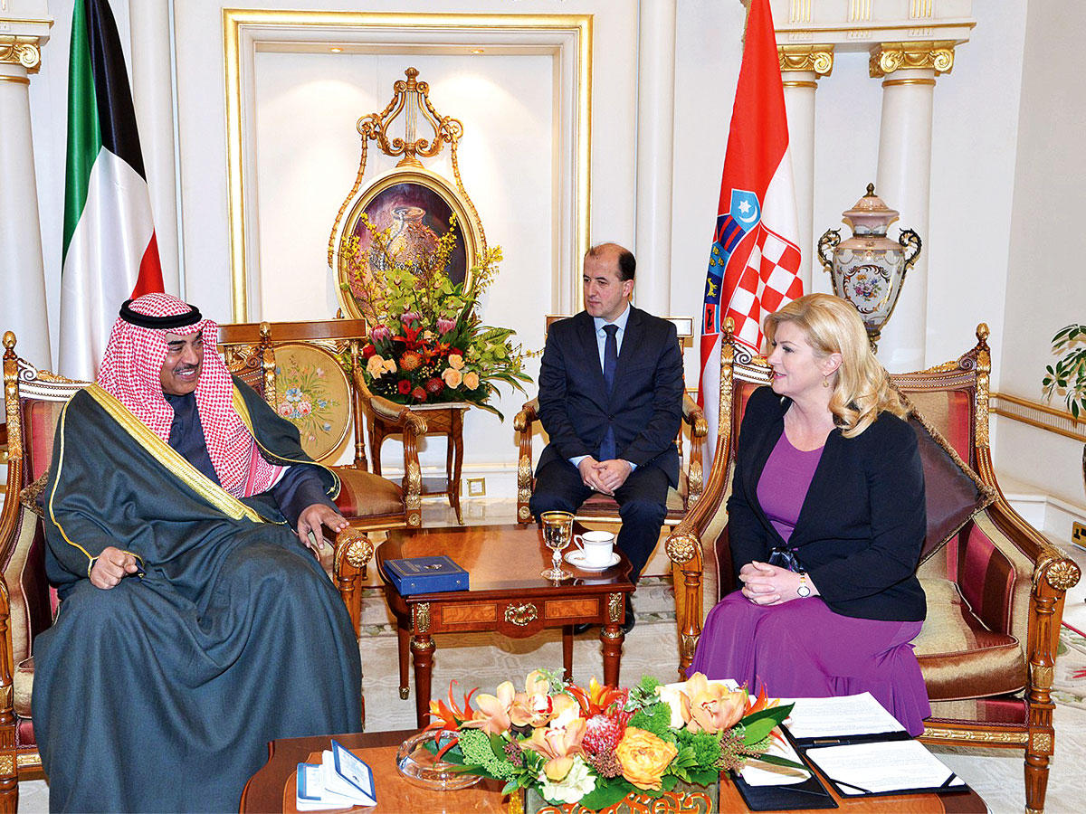 رئيسة كرواتيا خلال مباحثاتها مع الخالدn