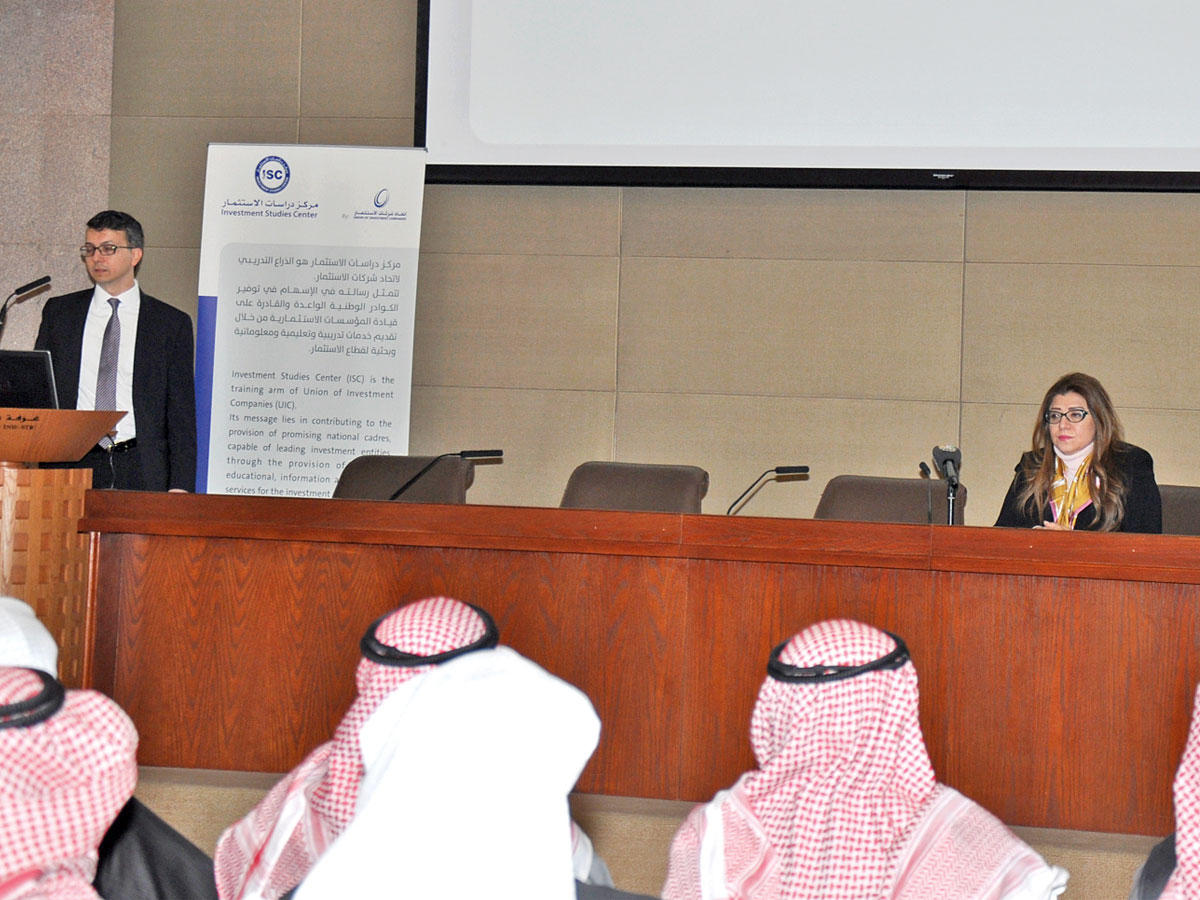 طارق الرفاعي متحدثاً خلال الندوة