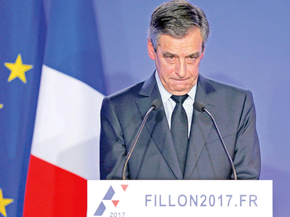 فيون خلال مؤتمره الصحافي في باريس أمسt(أ ف ب)