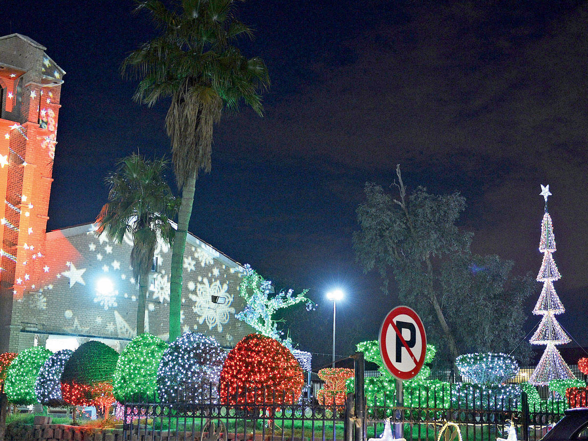 جانب من مظاهر احتفال الأحمدي بالأعياد الوطنية