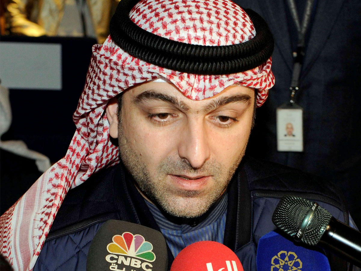 وزير الدولة لشؤون الاسكان ووزير الدولة لشؤون الخدمات ياسر أبل أثناء تصريحه للصحافة (أرشيفية)