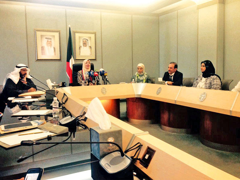 القطان مترئسة المؤتمر الصحافي