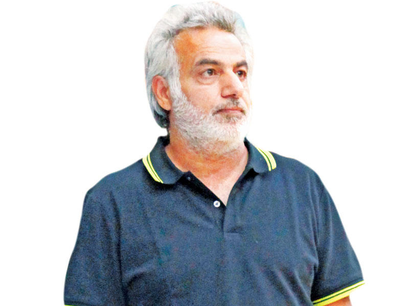  مدرب نادي القادسية مرتضى السيد