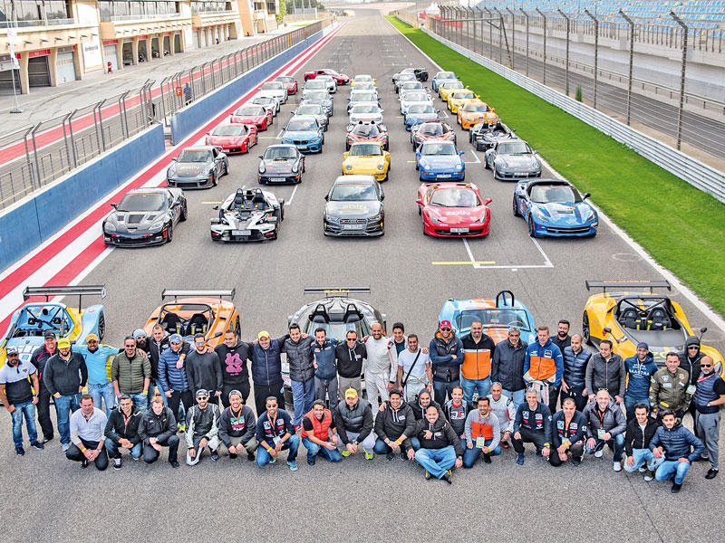 المتسابقون في حلبة البحرين الدولية