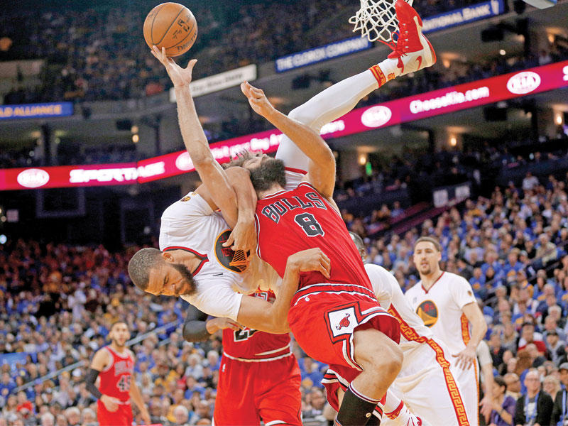 جانب من مباراة ووريرز وشيكاغو