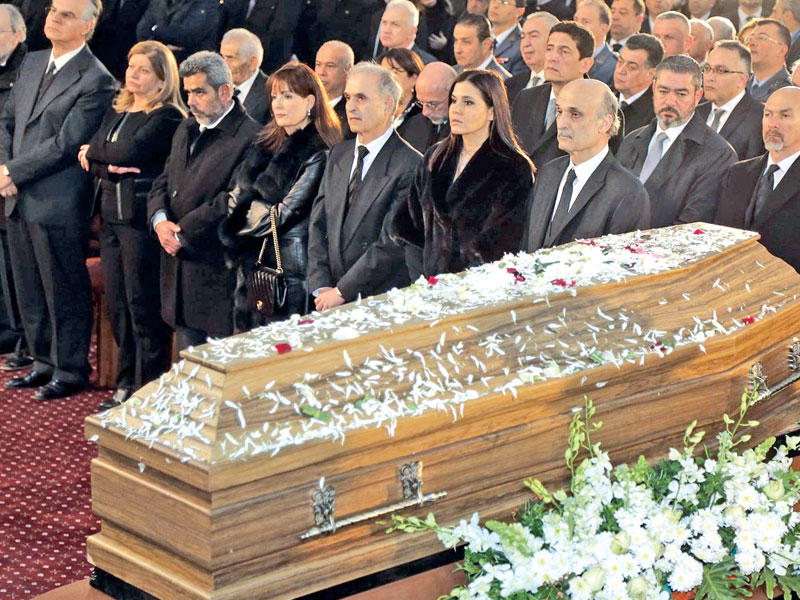 جانب من تشييع والدة جعجع في بشري أمس 