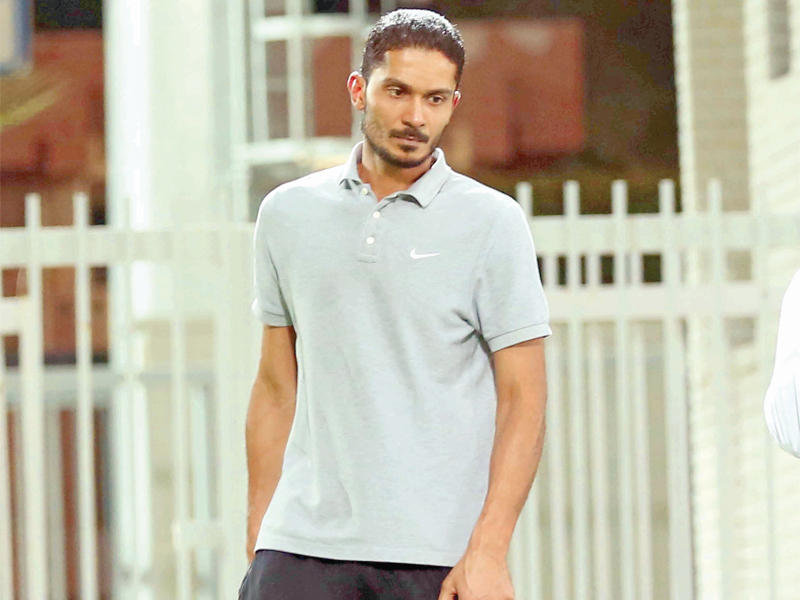 حارس الفريق الأول لكرة القدم بنادي كاظمة شهاب كنكوني