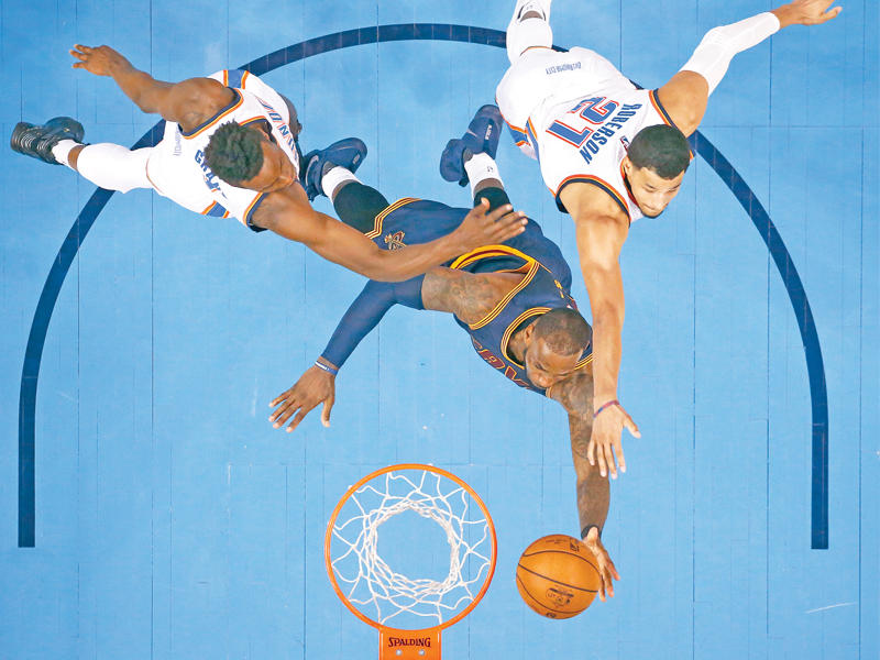 جانب مواجهة اوكلاهوما سيتي ثاندر وكليفلاند كافاليررز