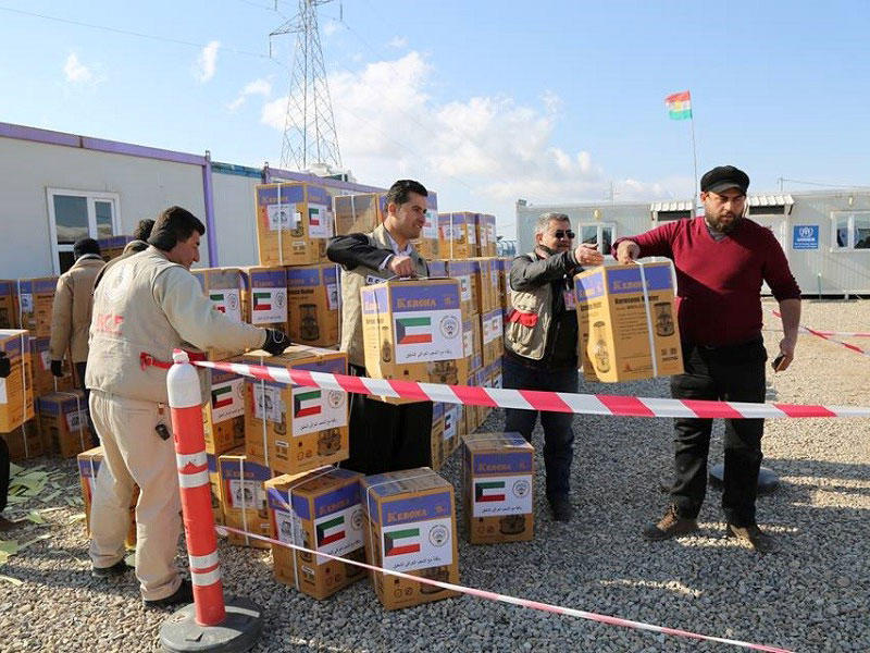 جانب من توزيع 1500 مدفأة نفطية على النازحين العراقيين