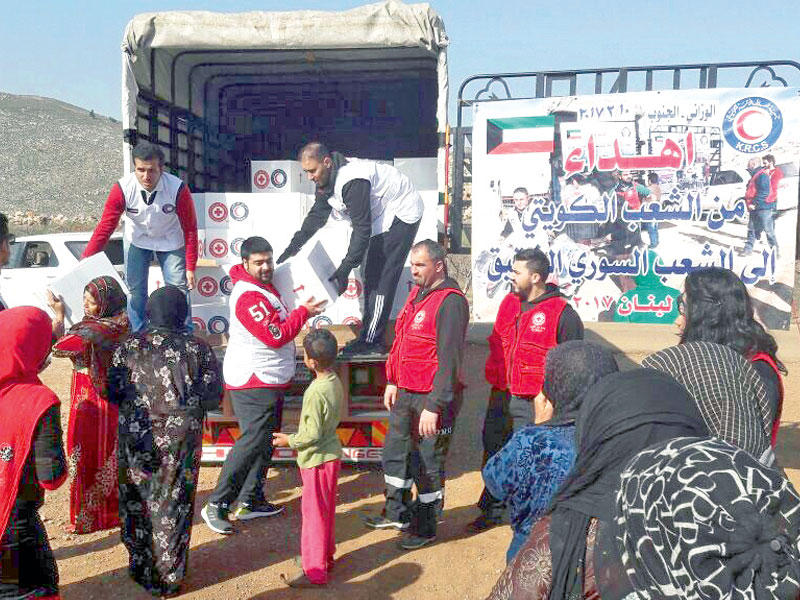 جانب من توزيع المساعدات على الاسر السوريةn