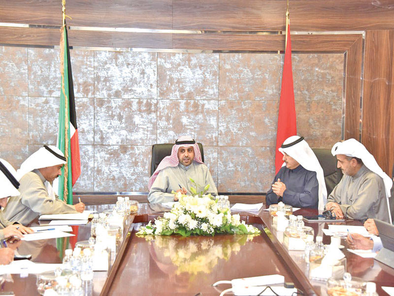 الجبري خلال لقائه بقيادات البلدية