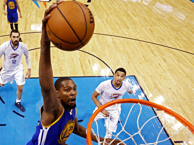 دورانت نجم غولدن ستايت يسجل في سلة أوكلاهوما