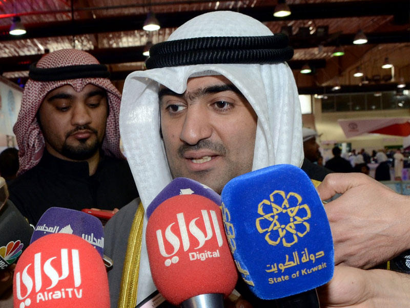 وزير التجارة والصناعة وزير الدولة لشؤون الشباب بالوكالة خالد الروضان