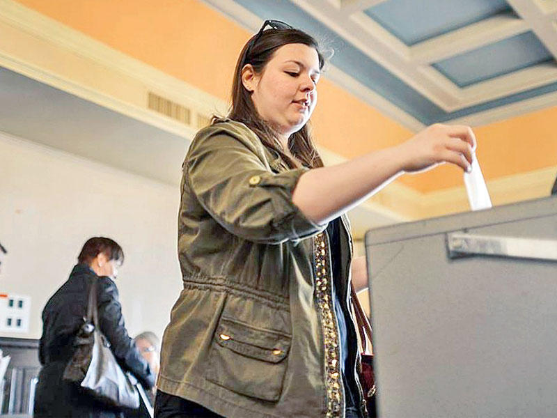  الناخبين السويسريين أمس