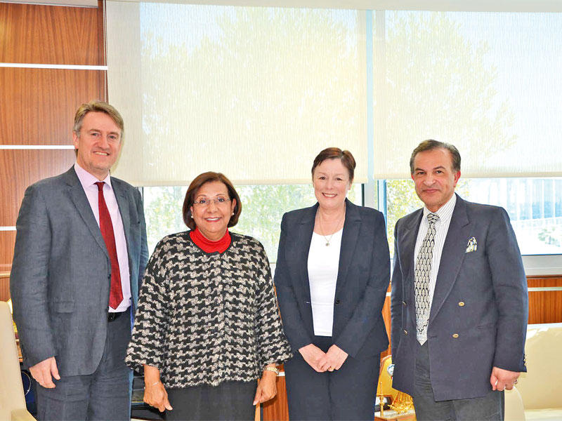 الحمود متوسطة وفد المملكة المتحدة