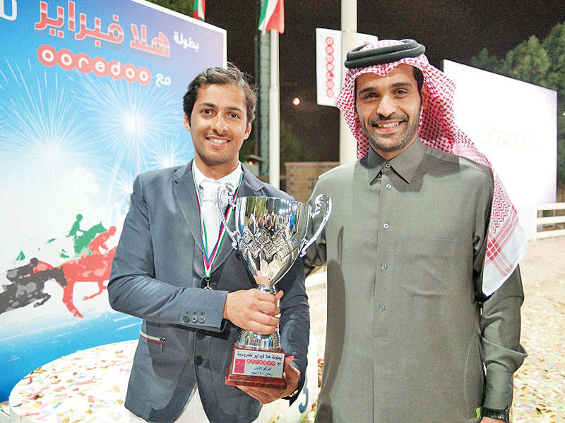 آل ثاني مع الفائز علي الخرافي الحاصل على المركز الأول