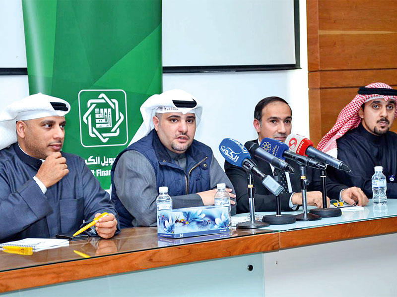 يوسف الرويح متحدثاً في المؤتمر