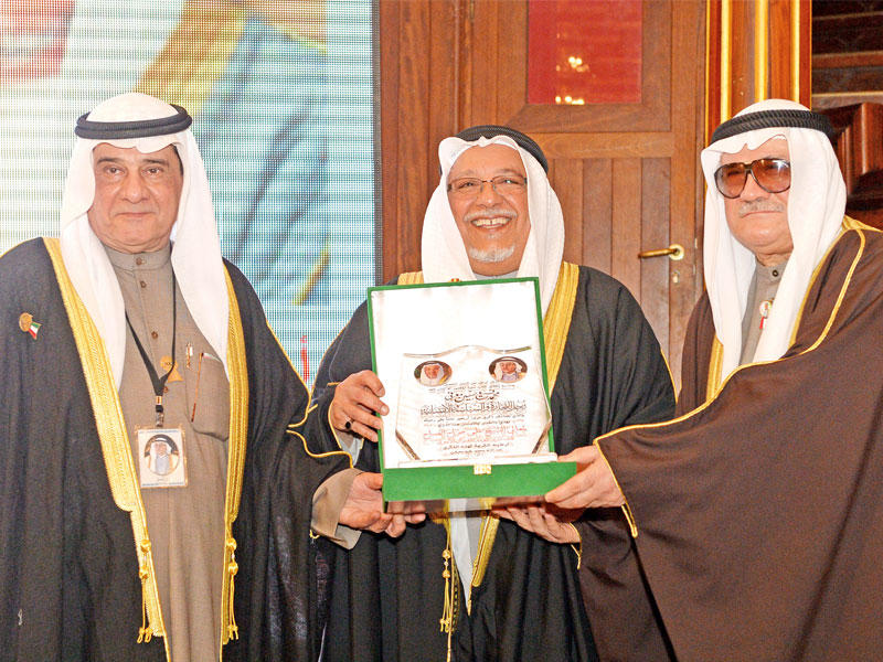 تكريم راعي الحفل الشيخ علي الجراح