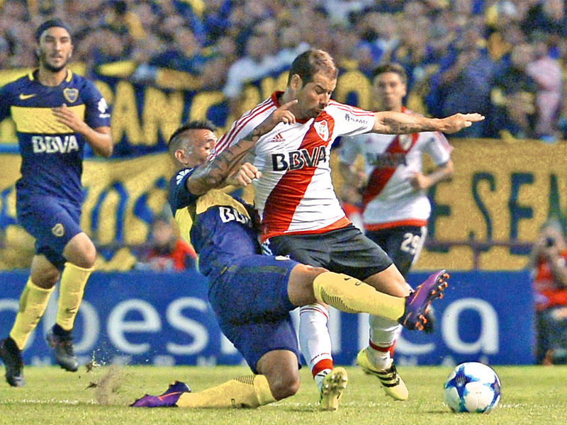 جانب من مباراة سابقة بين بوكا جونيورز وريفر بليت