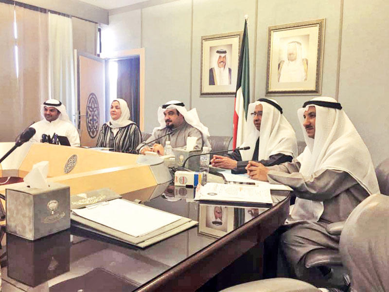 البغلي وعبدالهادي خلال المؤتمر الصحافي