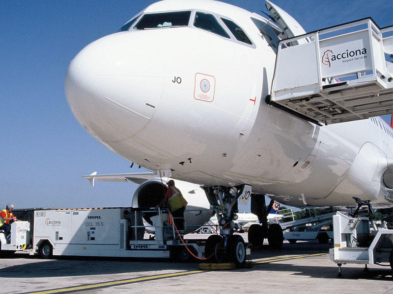 التعويض على شركة طيران أسبانية اتخذت إجراء عقابياً بحق موظفة بسبب ارتدائها الحجاب 