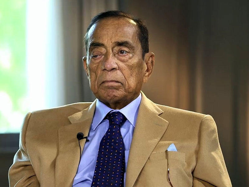  رجل الأعمال حسين سالم 