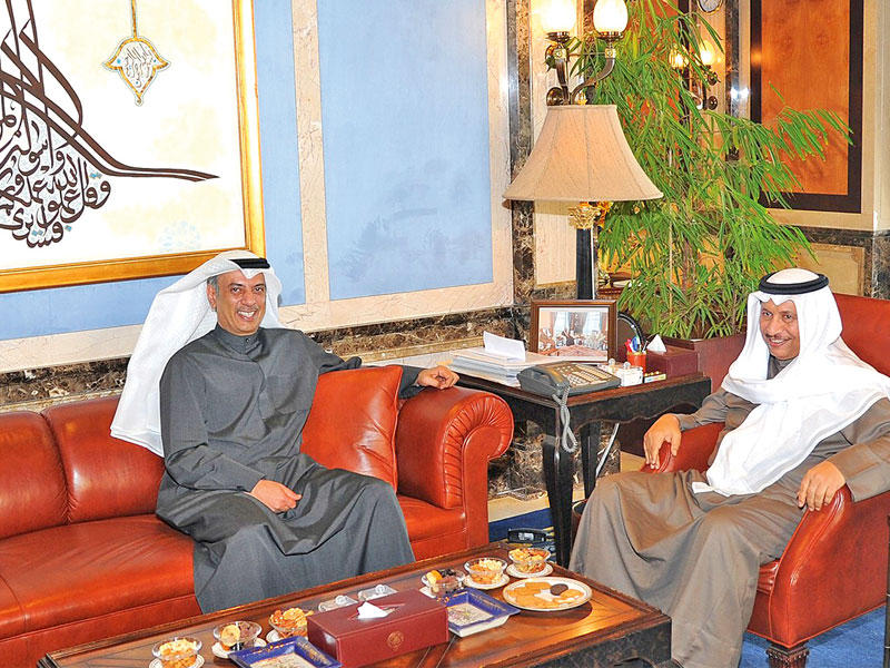 المبارك مستقبلاً رئيس المجلس البلدي أمس