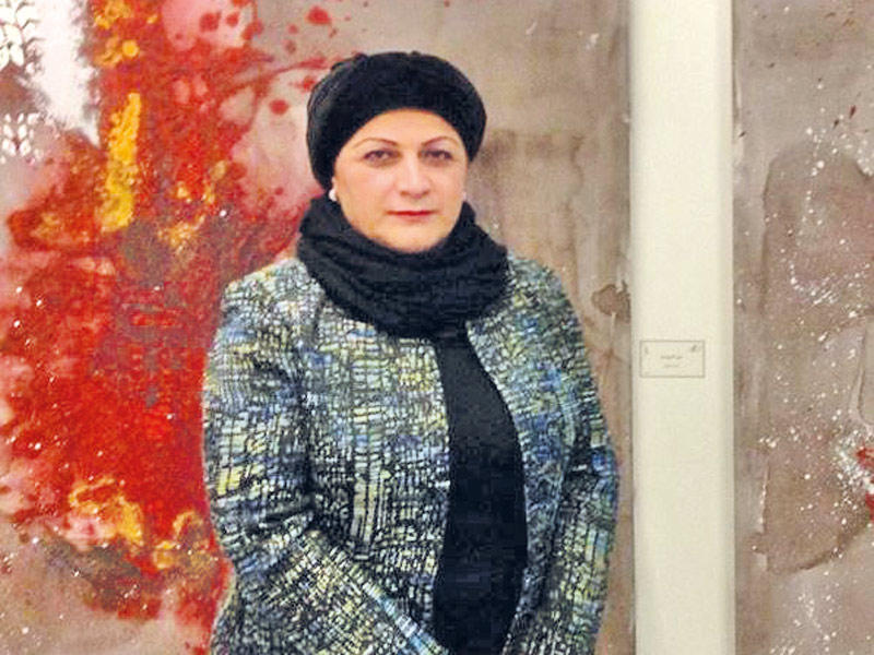 الفنانة منى الدويسانn