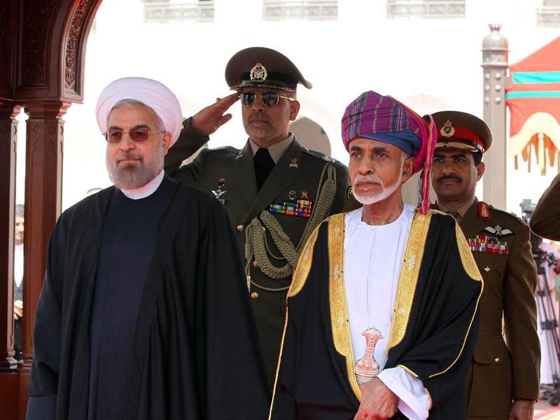  الرئيس الإيراني حسن روحاني لدى زيارته عمان أمس