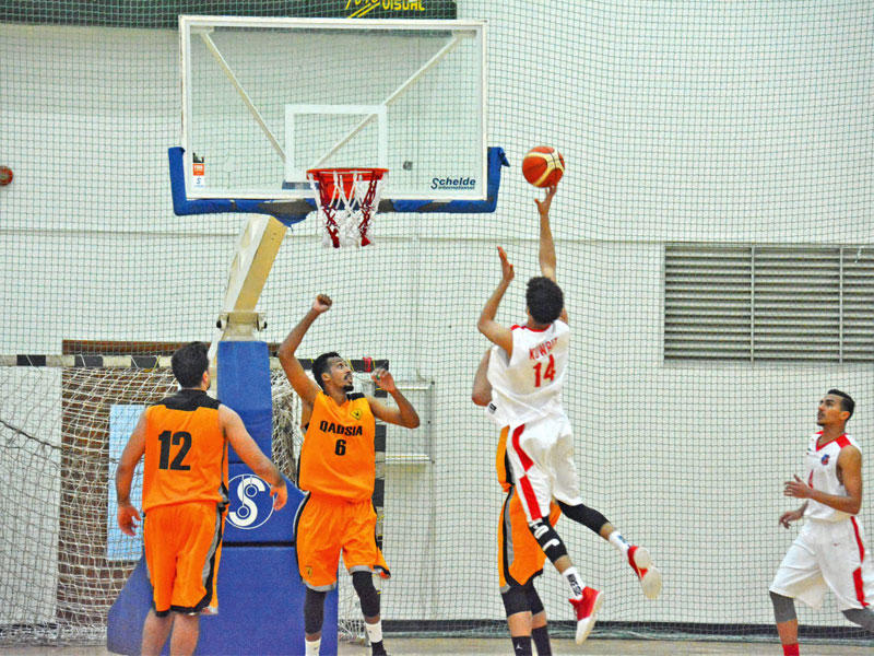 جانب من لقاء الكويت والقادسية في كرة السلة