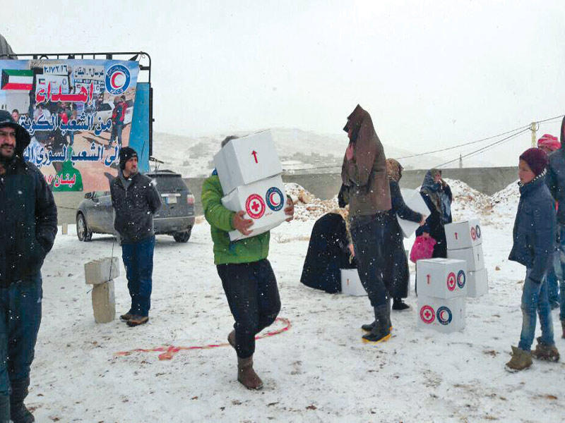 جانب من حملة توزيع المساعدات للسوريين في عرسال