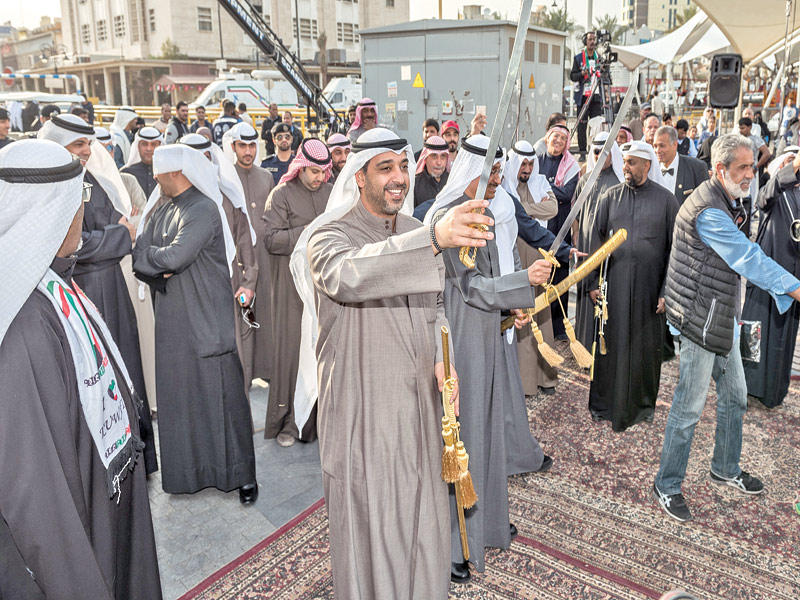 الشيخ محمد العبدالله خلال افتتاحه معرض أكسبو بالمباركية 