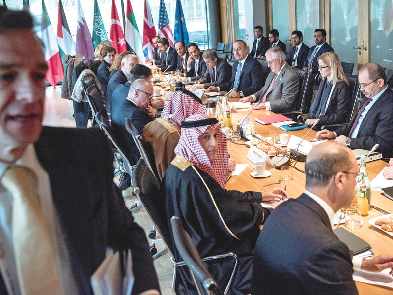 جانب من اجتماع «أصدقاء سورية» في مدينة بون الألمانية على هامش اجتماع «مجموعة الـ 20 «أمس (رويترز)