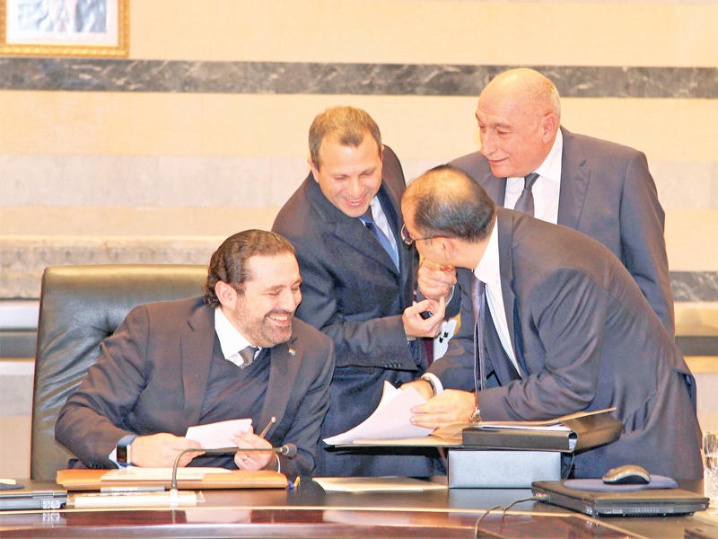 الحريري خلال اجتماع الحكومة أمس (دالاتي ونهرا)