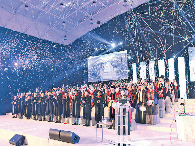 الأسرة الأكاديمية والخريجون