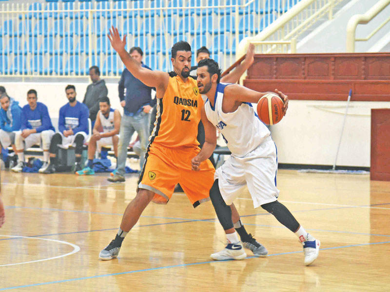 عبدالعزيز الحميدي ونايف الصندلي في لقاء سابق بين الجهراء والقادسية